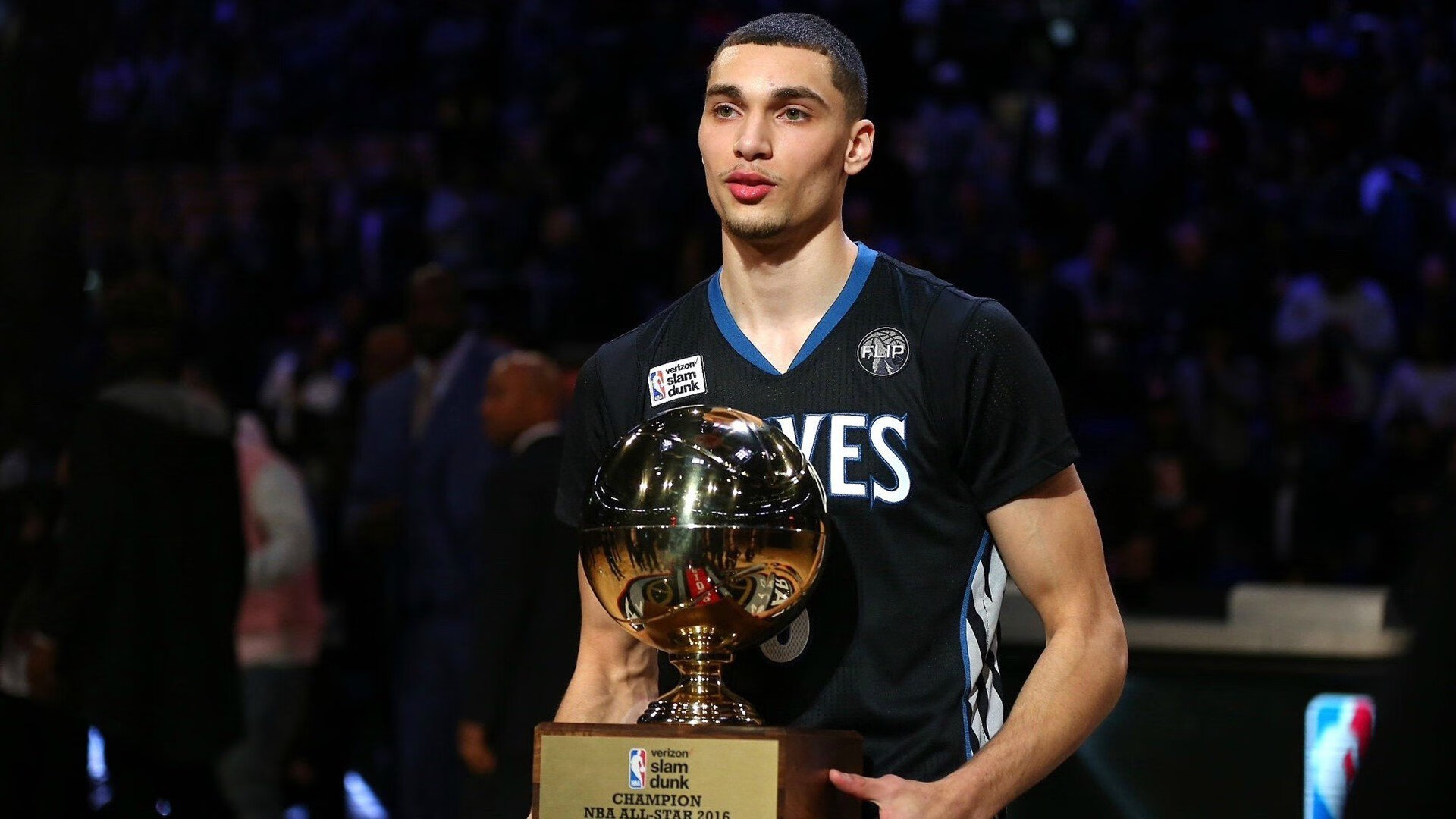 阿什拉夫爆发,爱尔兰决胜局带走喀麦隆—一场改写命运的绿茵对决