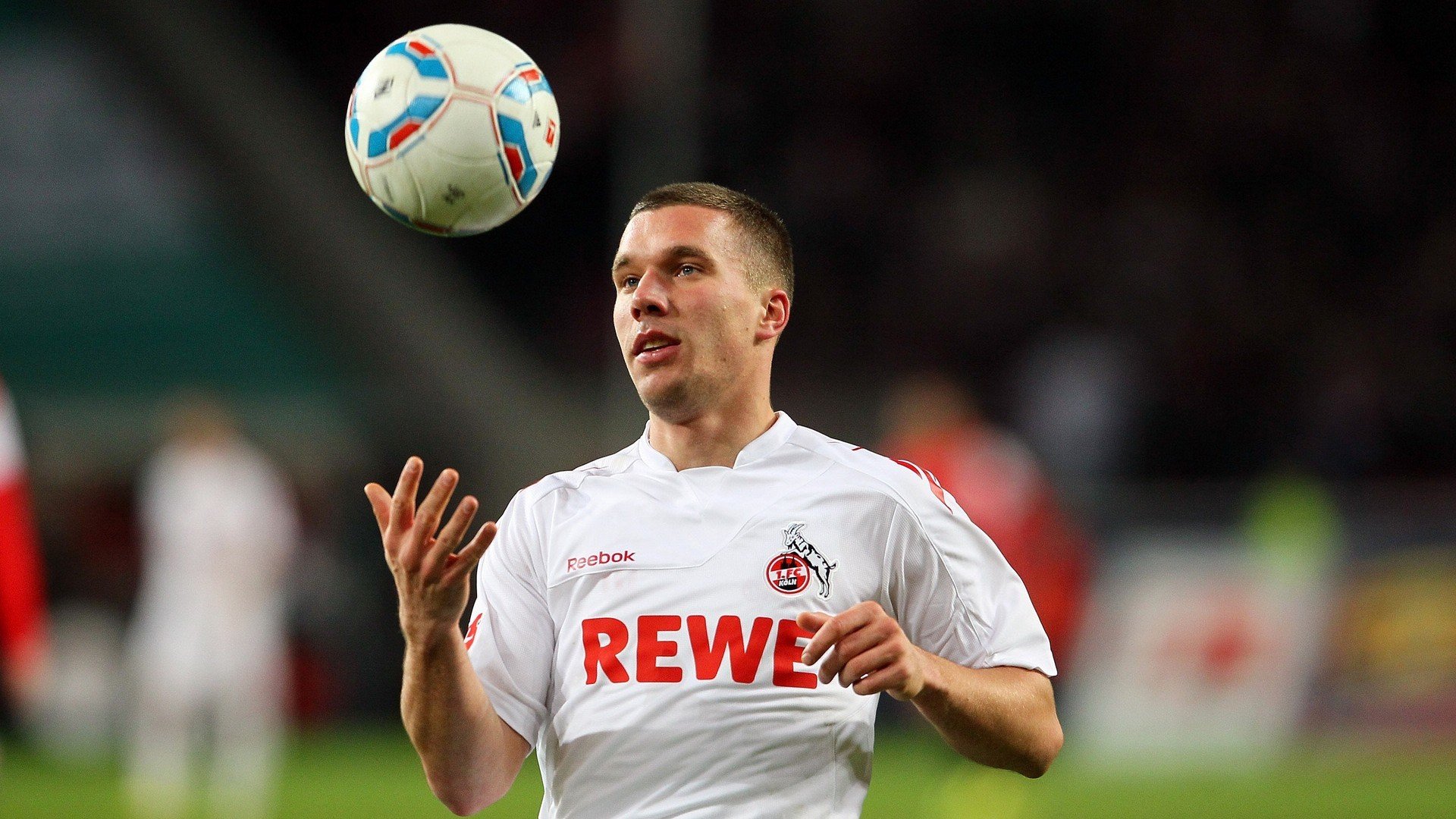 佩德里连续得分拉开差距，威尔士粉碎波兰晋级之路